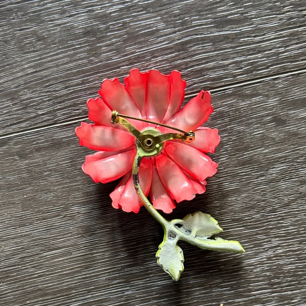 Red Flower Brooch - Picture 2 of 3